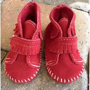 Minnetonka Baby Girl Moccasins Size 2 Red Suede Shoes Fringe Bootie Front Strap